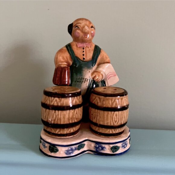 Vintage Bartender with Kegs Salt & Pepper 3 piece set Antique - Picture 6 of 9